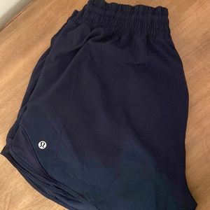Navy lululemon hotty hot high waisted 4” inseam